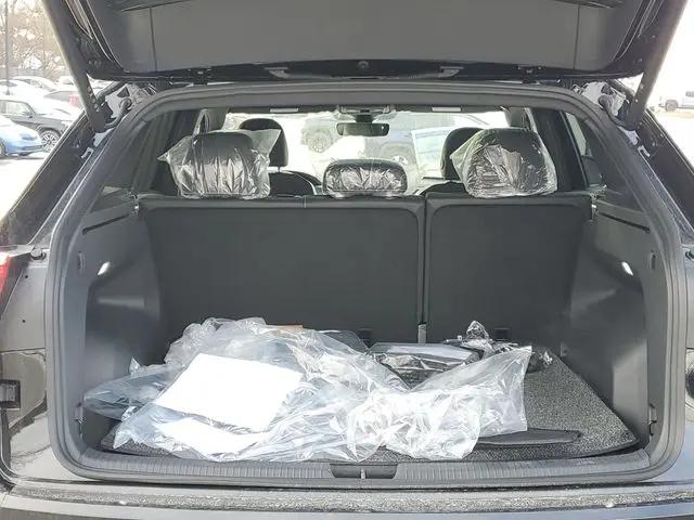 2026 Volkswagen Atlas Cross Sport SE with Technology