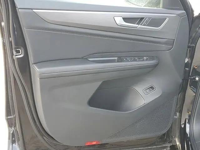 2026 Volkswagen Atlas Cross Sport SE with Technology
