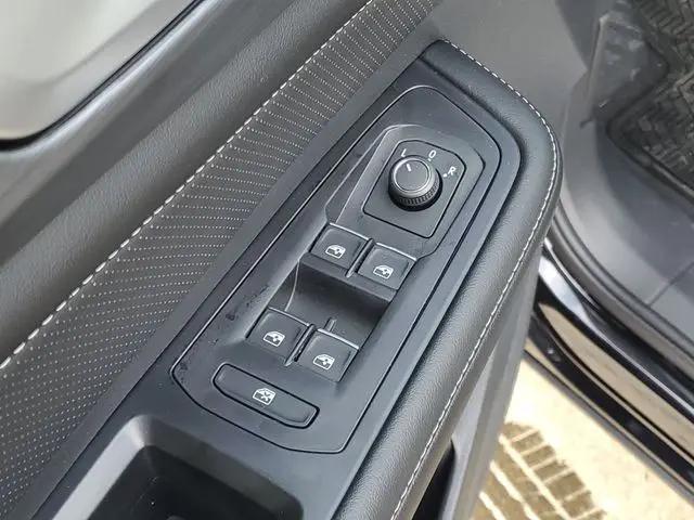 2026 Volkswagen Atlas Cross Sport SE with Technology