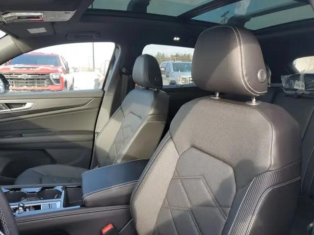 2026 Volkswagen Atlas Cross Sport SE with Technology