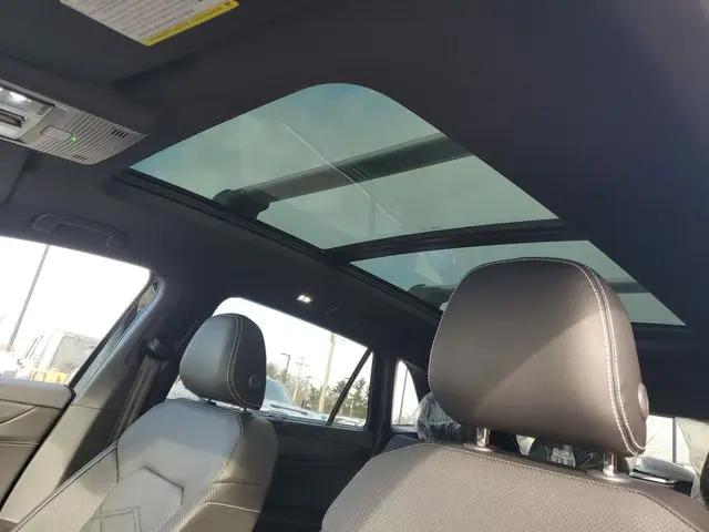 2026 Volkswagen Atlas Cross Sport SE with Technology