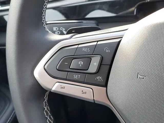 2026 Volkswagen Atlas Cross Sport SE with Technology