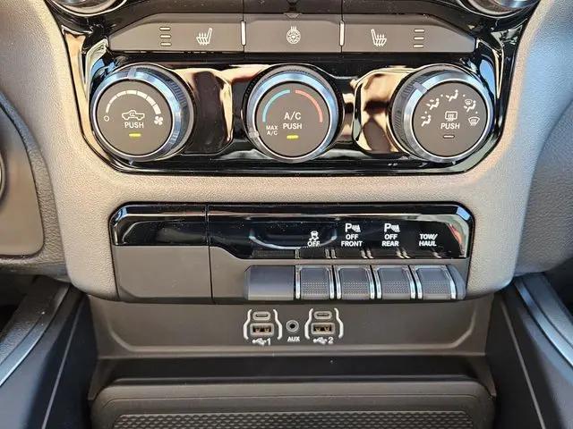 2026 Ram 1500 Big Horn Crew Cab 4x4 5'7" Box