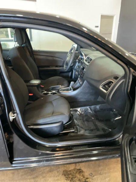 2012 Dodge Avenger SE