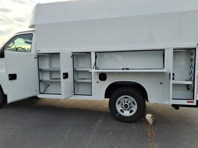 2025 GMC Savana Cutaway Work Van