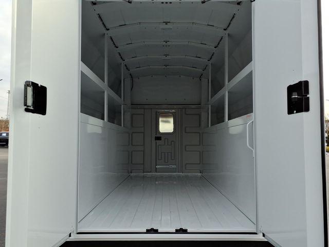 2025 GMC Savana Cutaway Work Van