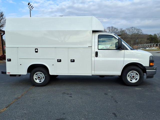 2025 GMC Savana Cutaway Work Van