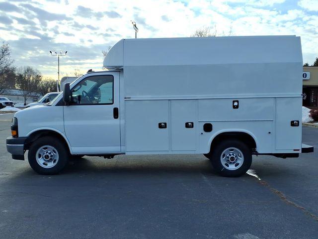 2025 GMC Savana Cutaway Work Van