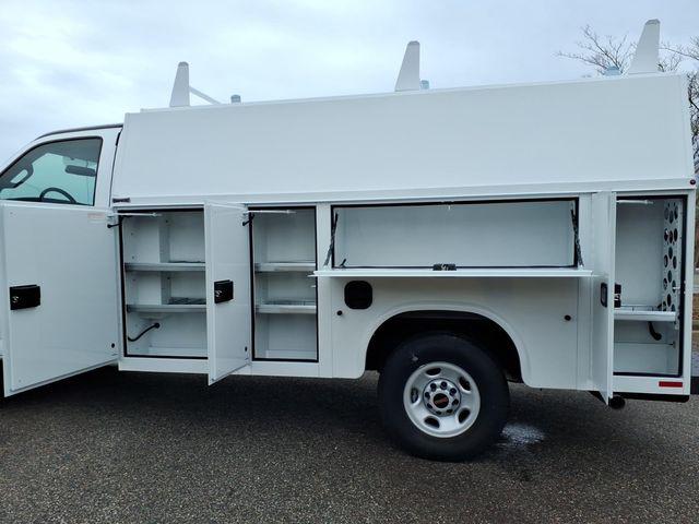 2025 GMC Savana Cutaway Work Van