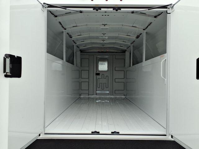 2025 GMC Savana Cutaway Work Van