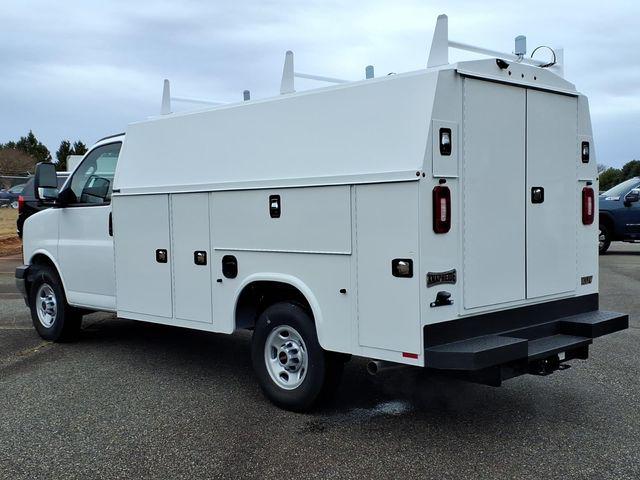 2025 GMC Savana Cutaway Work Van