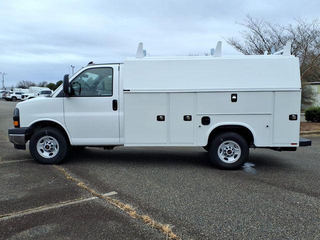 2025 GMC Savana Cutaway Work Van