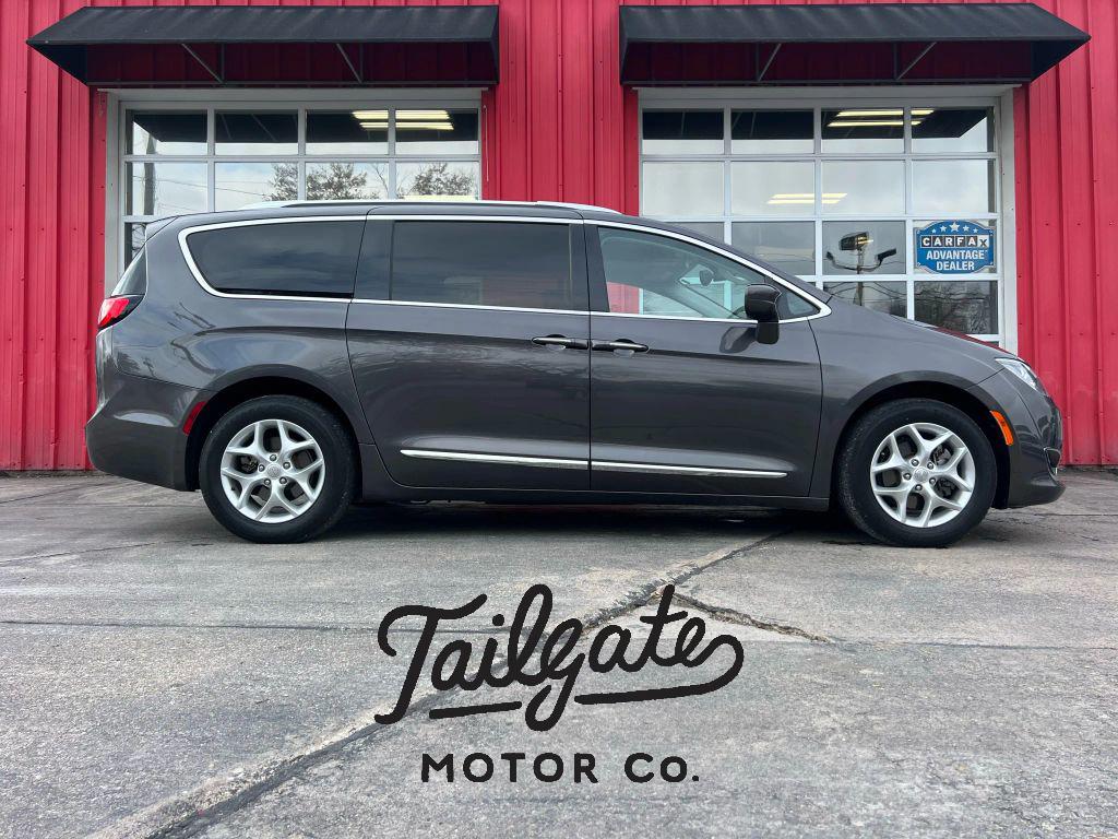 2017 Chrysler Pacifica Touring-L Plus's photo