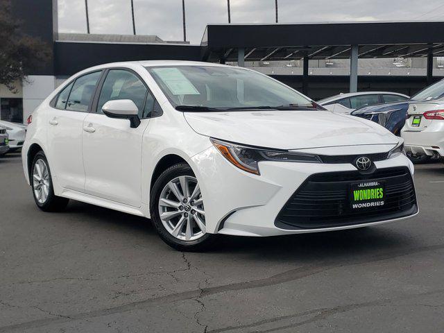 2025 Toyota Corolla LE's photo