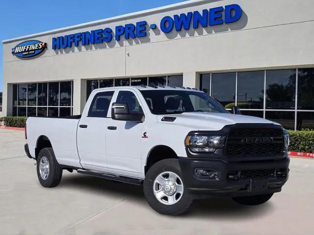 2023 RAM 3500 Tradesman Crew Cab 4x4 8 Box