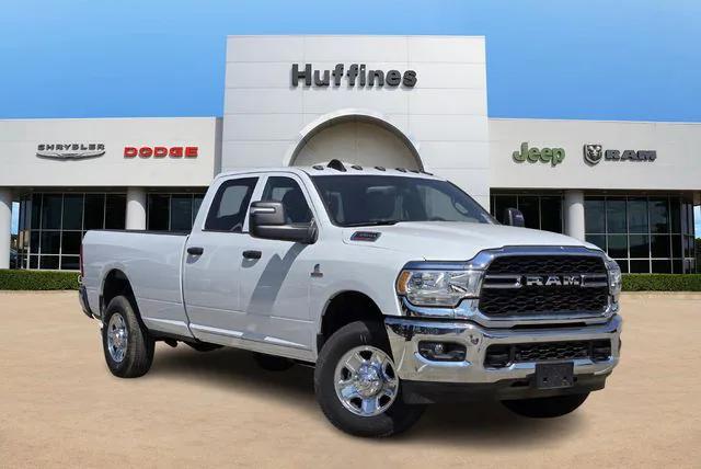 2023 RAM 3500 Tradesman Crew Cab 4x4 8 Box