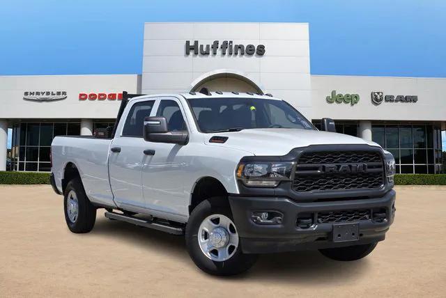 2023 RAM 3500 Tradesman Crew Cab 4x4 8 Box