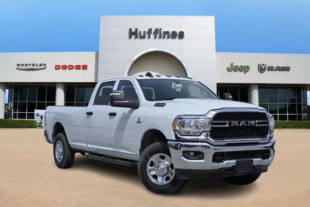 2023 RAM 3500 Tradesman Crew Cab 4x4 8 Box