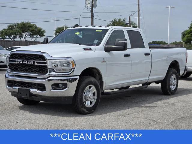 2023 RAM 3500 Tradesman Crew Cab 4x4 8 Box