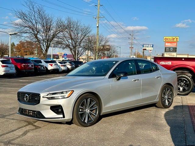 2022 Volvo S60 B5 Momentum