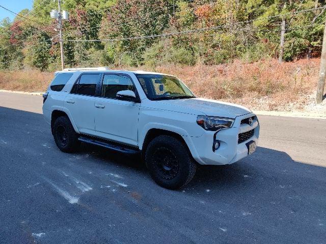 2016 Toyota 4Runner SR5 2016 Toyota 4Runner SR5
