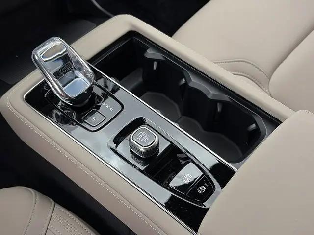 2026 Volvo XC90 Plus, B6 AWD Gas (mild hybrid), Gasoline, Bright, 7 Seats