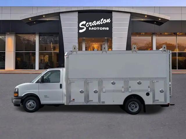 2025 GMC Savana Cutaway 4500 Van