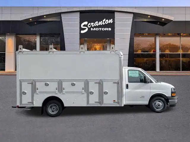2025 GMC Savana Cutaway 4500 Van