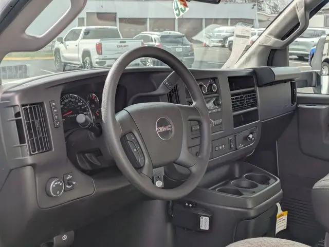 2025 GMC Savana Cutaway 4500 Van