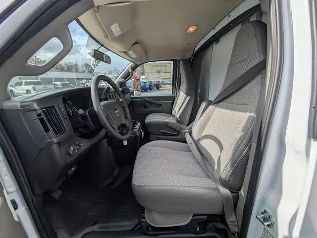 2025 GMC Savana Cutaway 4500 Van