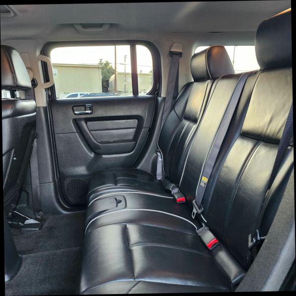 2006 HUMMER H3 Base