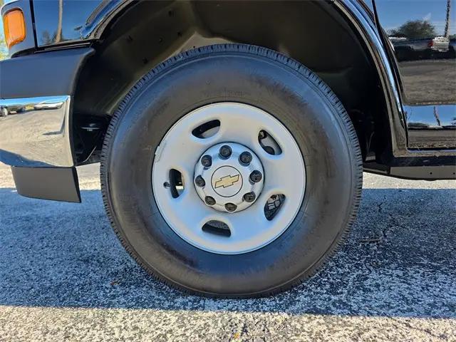 2025 Chevrolet Express Cargo Van RWD 2500 Regular Wheelbase WT
