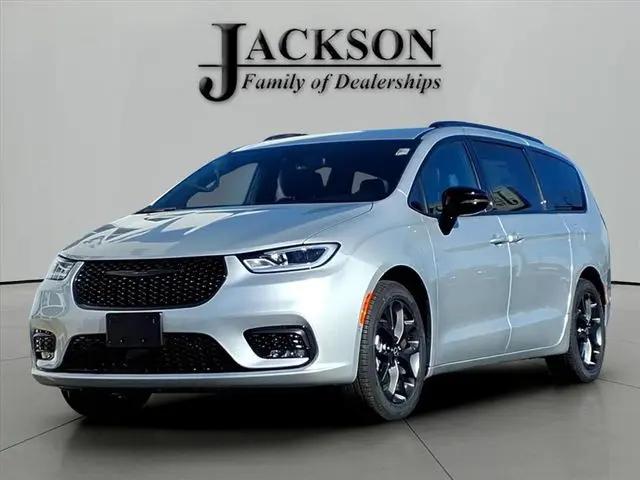 2026 Chrysler Pacifica Select for sale in Sullivan, IL