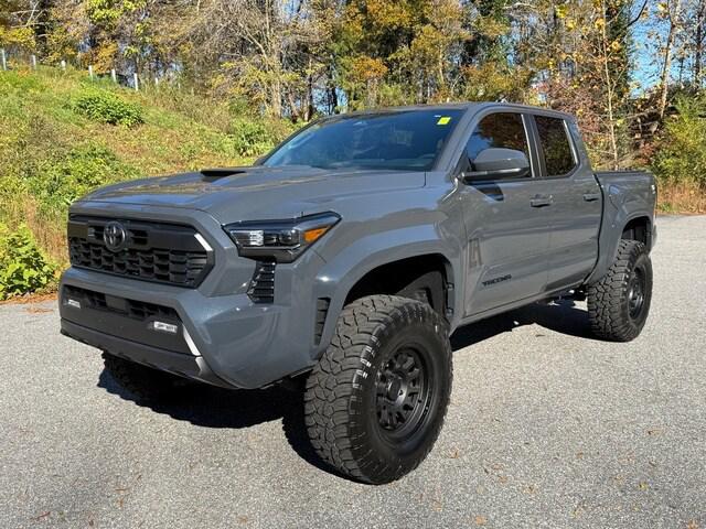 2025 Toyota Tacoma Lifted TRD Sport