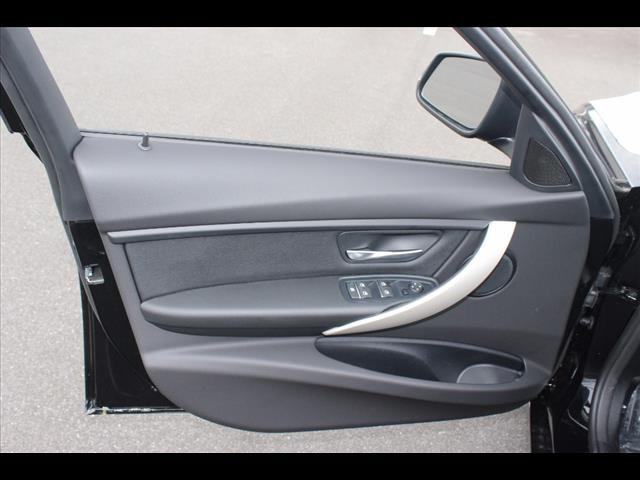 2017 BMW 3 Series 320i xDrive