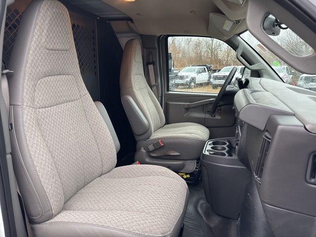 2025 GMC Savana Cargo RWD 2500 Regular Wheelbase Work Van