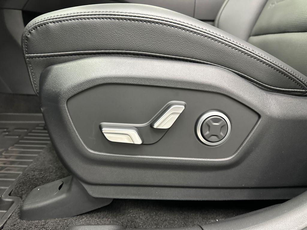 2026 Hyundai Santa Fe Limited - Photo 10