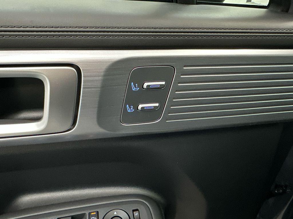 2026 Hyundai Santa Fe Limited - Photo 12