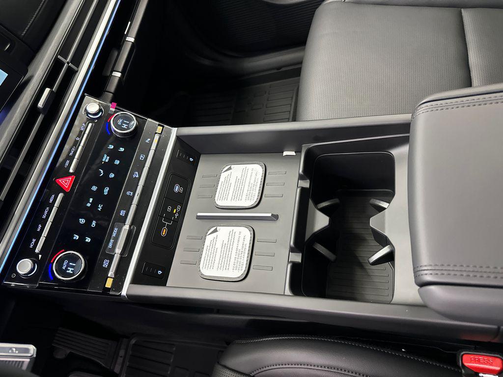 2026 Hyundai Santa Fe Limited - Photo 33