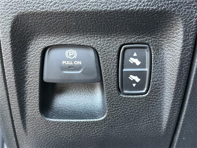 2020 Ram 1500 Big Horn Crew Cab 4x4 57 Box
