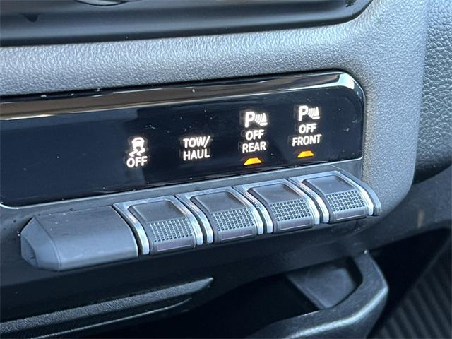 2020 Ram 1500 Big Horn Crew Cab 4x4 57 Box
