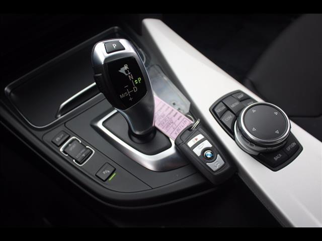 2017 BMW 3 Series 320i xDrive