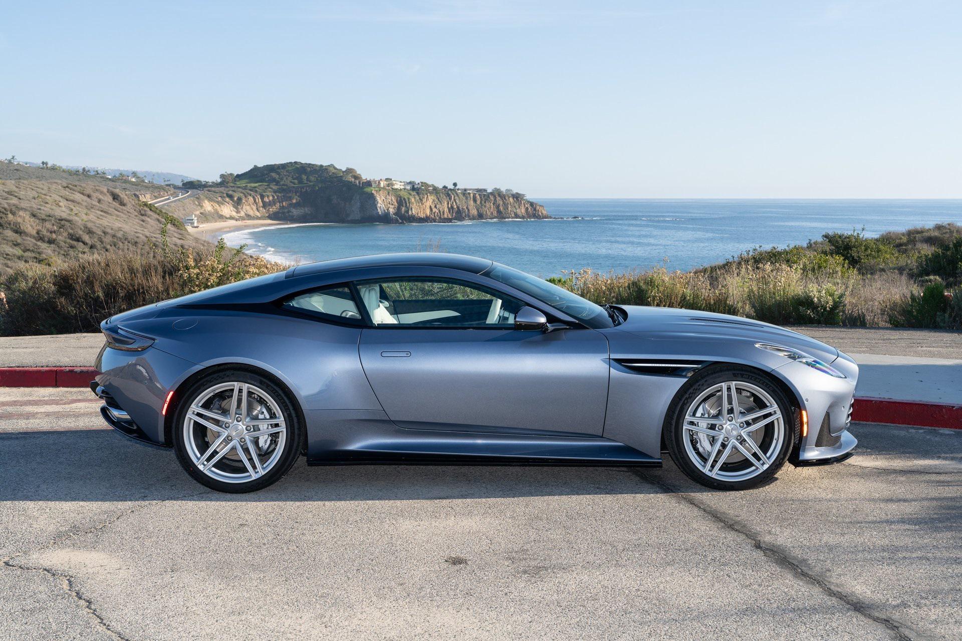 Aston Martin 2026 DB12 