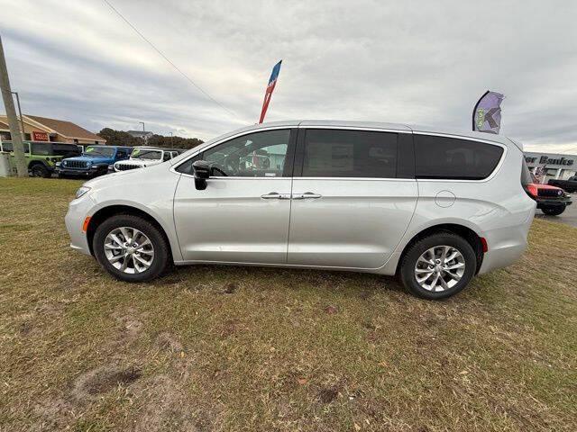 2026 Chrysler Pacifica Select AWD