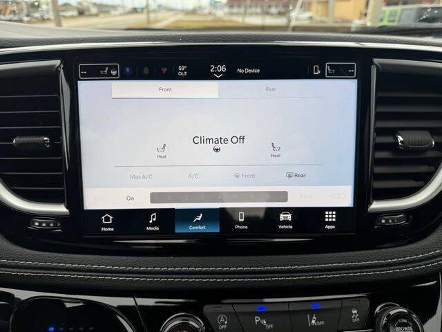 2026 Chrysler Pacifica Select AWD