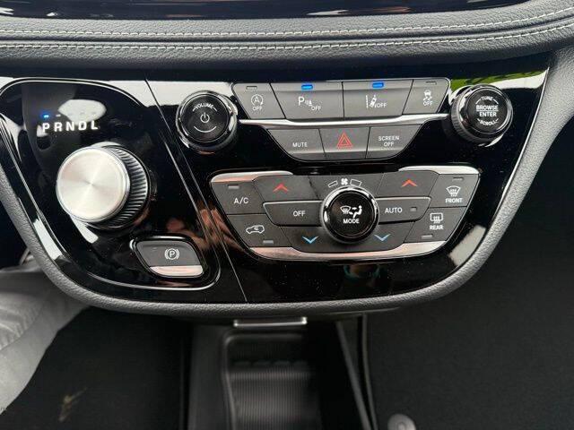 2026 Chrysler Pacifica Select AWD