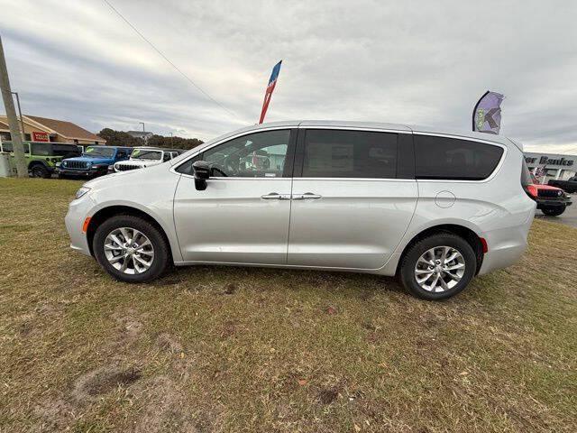 2026 Chrysler Pacifica Select AWD