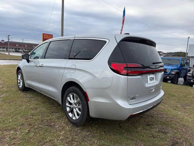 2026 Chrysler Pacifica Select AWD