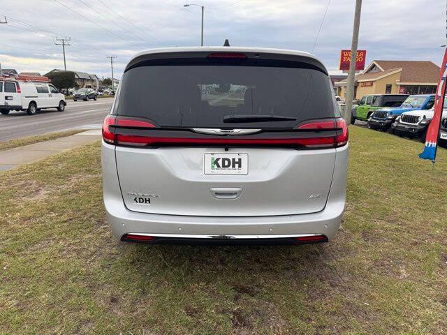 2026 Chrysler Pacifica Select AWD