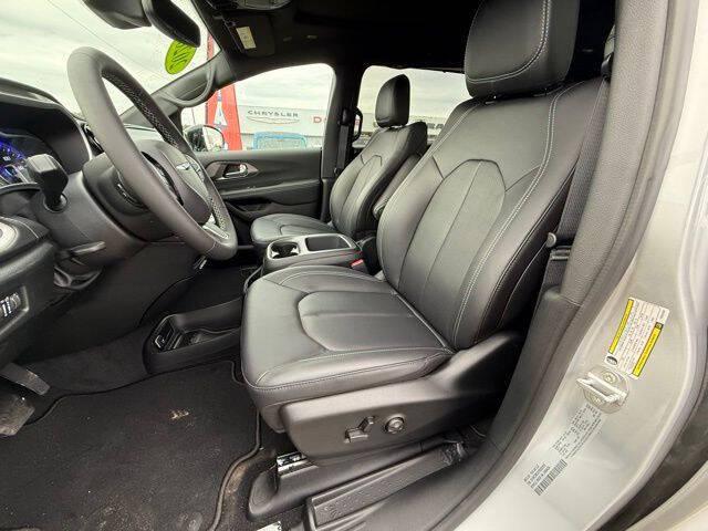 2026 Chrysler Pacifica Select AWD